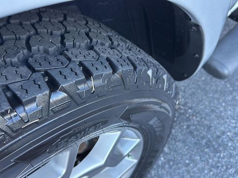 Used 2019 Nissan Frontier SL image 38