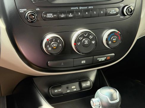 Used 2016 Kia Soul FWD image 14