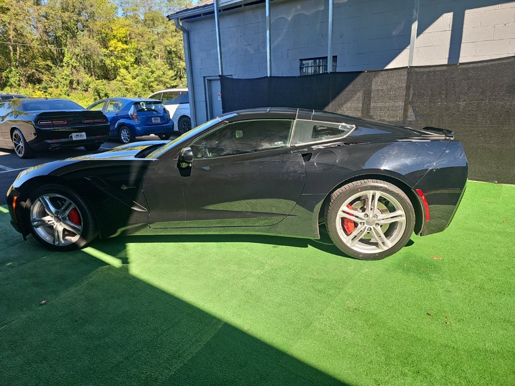 Used 2017 Chevrolet Corvette Stingray Coupe w/ 1LT RWD image 7