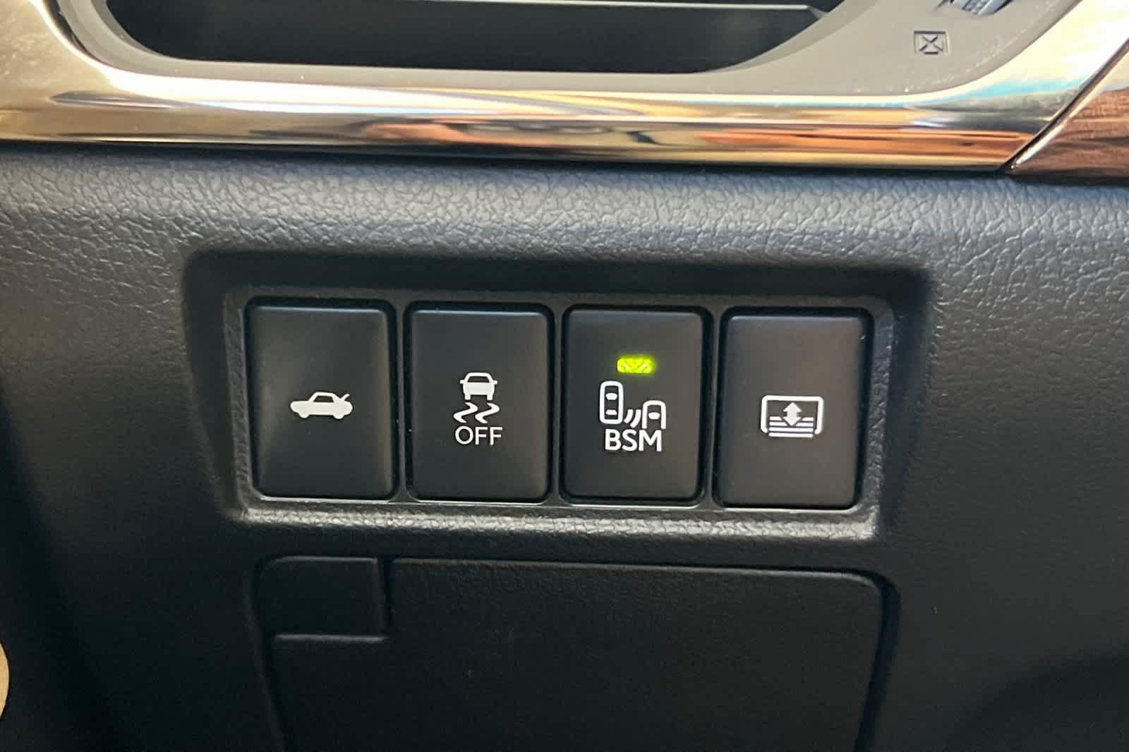 Used 2013 Toyota Avalon Limited w/ Technology Pkg FWD image 30