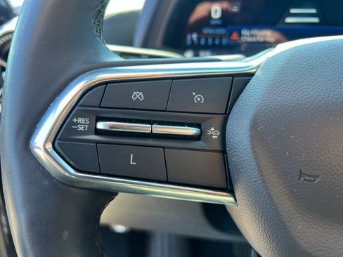 Used 2025 Chevrolet Equinox LT w/ Convenience Package II FWD image 9