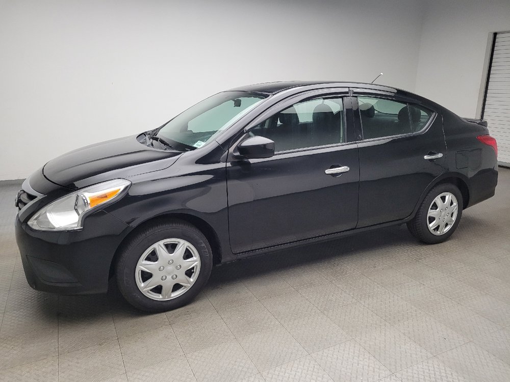 Used 2018 Nissan Versa SV FWD image 2
