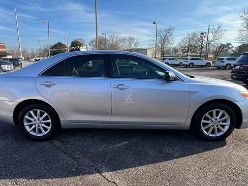 Used 2011 Toyota Camry XLE w/ XLE Extra-Value Pkg #1 image 4