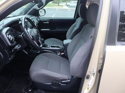 Used 2019 Toyota Tacoma TRD Off-Road AWD/4WD image 20