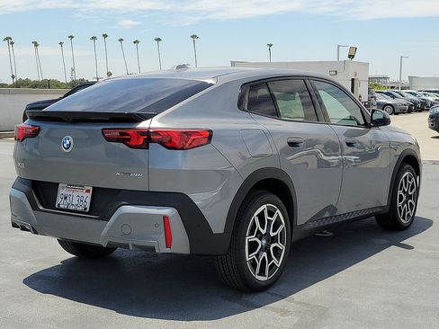 Used 2025 BMW X2 xDrive28i AWD/4WD image 3