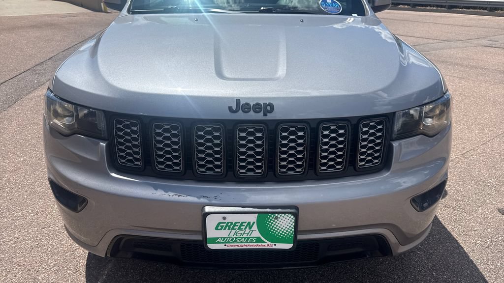 Used 2019 Jeep Grand Cherokee Altitude AWD/4WD image 12