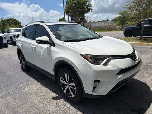 Used 2018 Toyota RAV4 XLE image 2