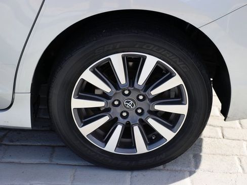Used 2020 Toyota Sienna XLE image 45