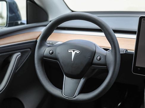 Used 2023 Tesla Model Y Long Range AWD/4WD image 15