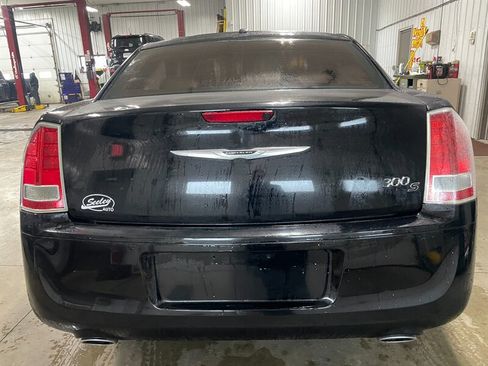 Used 2012 Chrysler 300 S w/ Luxury Group RWD image 7