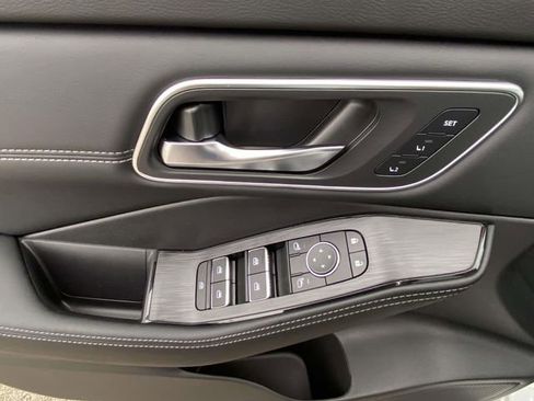 New 2026 Nissan Rogue Platinum image 13