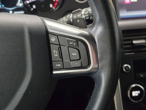 Used 2019 Land Rover Discovery Sport SE image 17