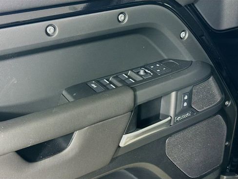 New 2026 Land Rover Defender 130 X-Dynamic SE image 20