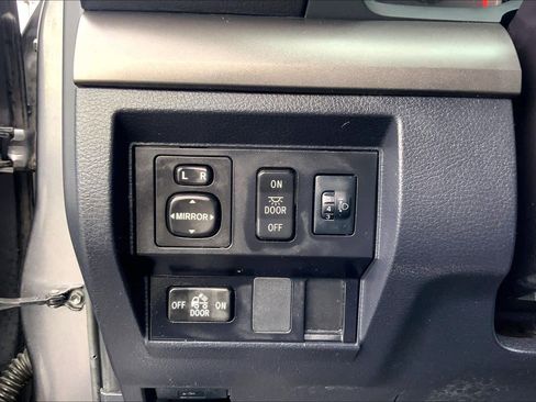 Used 2017 Toyota Tundra SR5 w/ SR5 Upgrade Package RWD image 33