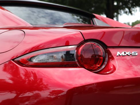 Used 2019 MAZDA MX-5 Miata RF Grand Touring w/ GT-S Package RWD image 33