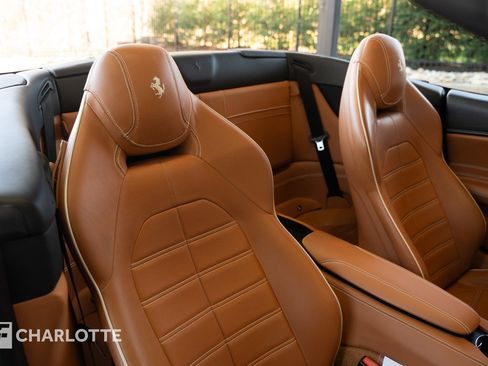 Used 2016 Ferrari California T image 34
