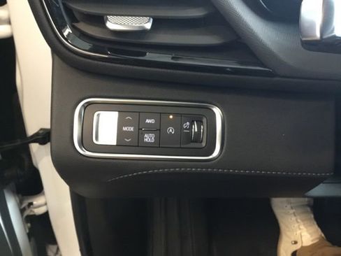 Used 2025 Buick Enclave Preferred image 18