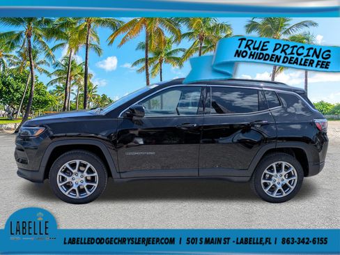 Used 2022 Jeep Compass Latitude w/ Sun and Sound Group AWD/4WD image 7