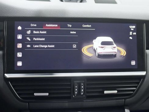 Used 2022 Porsche Cayenne image 19