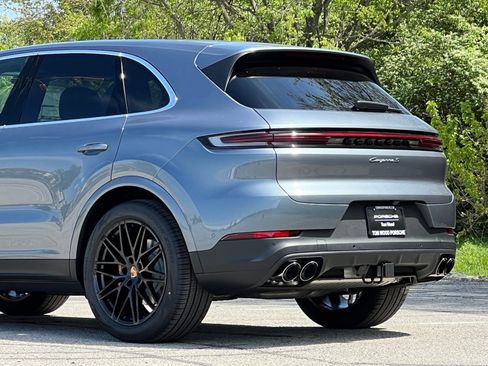 New 2026 Porsche Cayenne S AWD/4WD image 10
