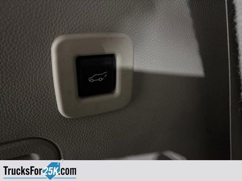 Used 2015 Lincoln Navigator 4WD image 16