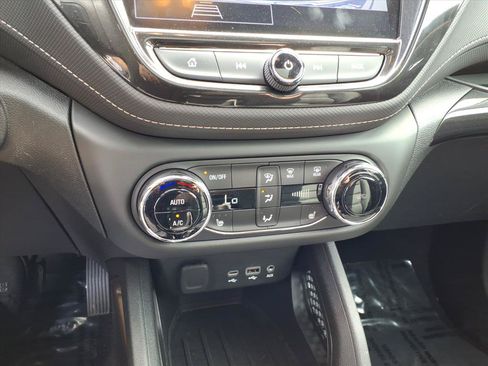 Used 2022 Chevrolet TrailBlazer ACTIV w/ Sun and Liftgate Package FWD image 11