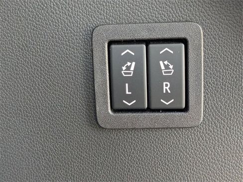 Used 2023 Buick Enclave Avenir w/ Avenir Technology Package image 14