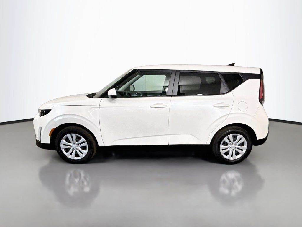 Used 2025 Kia Soul LX FWD image 6