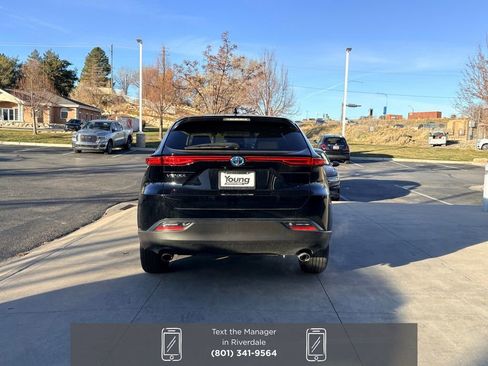 Used 2023 Toyota Venza LE image 5