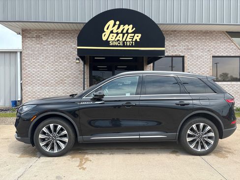 Used 2022 Lincoln Corsair Reserve w/ Equipment Group 201A AWD/4WD image 2