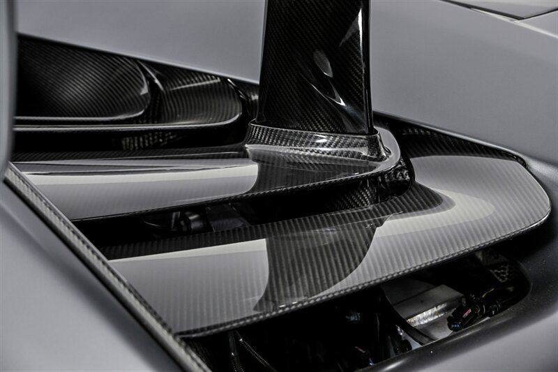 Used 2019 McLaren Senna RWD image 16