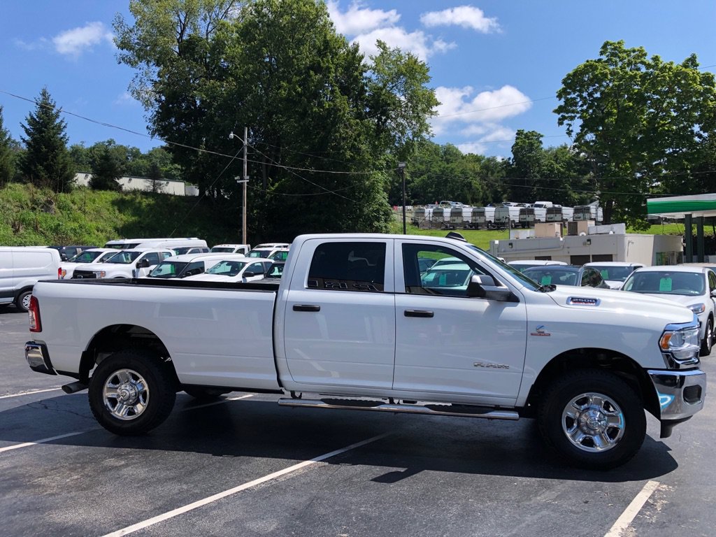 Used 2022 RAM 2500 Tradesman w/ Chrome Appearance Group AWD/4WD image 7