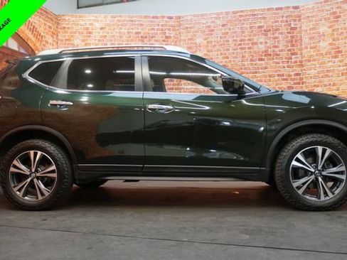 Used 2019 Nissan Rogue SV w/ Sun & Sound Touring Package image 8