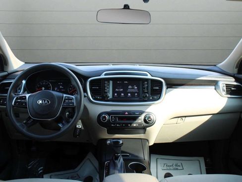 Used 2019 Kia Sorento AWD V6 image 18