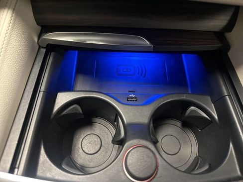 Used 2021 BMW M550i xDrive w/ Executive Package image 27