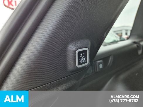Used 2025 Jeep Grand Cherokee Altitude AWD/4WD image 10
