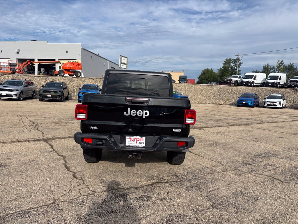 Used 2020 Jeep Gladiator Overland w/ Cold Weather Group AWD/4WD image 4