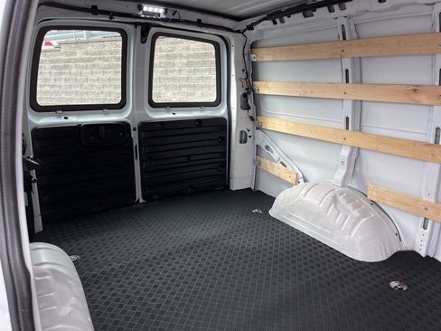 Used 2024 Chevrolet Express 2500 w/ Driver Convenience Package image 14