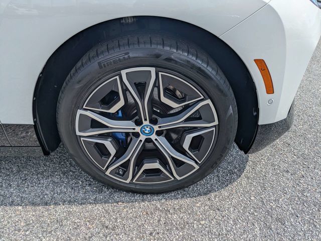 Used 2025 BMW iX xDrive50 w/ Premium Package AWD/4WD image 12