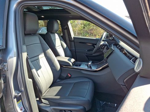 Used 2026 Land Rover Range Rover Evoque Dynamic SE AWD/4WD image 3