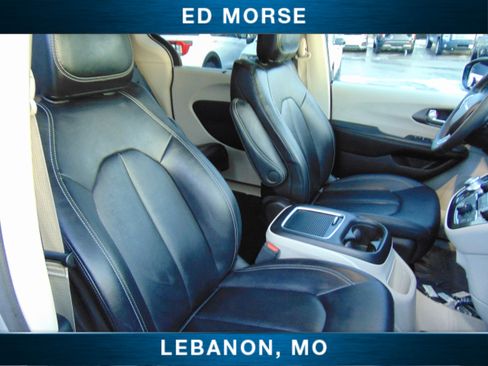 Used 2024 Chrysler Pacifica Touring-L image 14