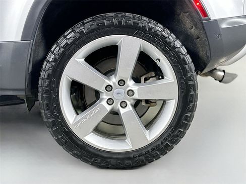 Used 2024 Land Rover Defender 110 SE AWD/4WD image 33
