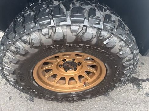 Used 2024 Chevrolet Colorado ZR2 w/ Technology Package image 20