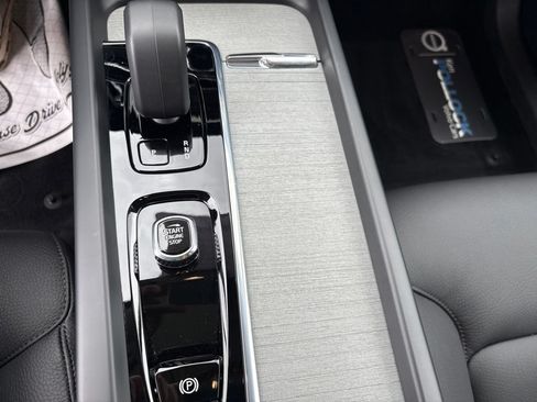 Certified 2025 Volvo XC60 T8 Plus w/ Protection Package Premier AWD/4WD image 24