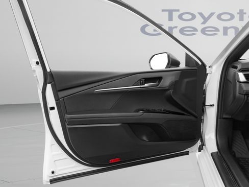 Used 2025 Toyota Camry LE FWD image 13