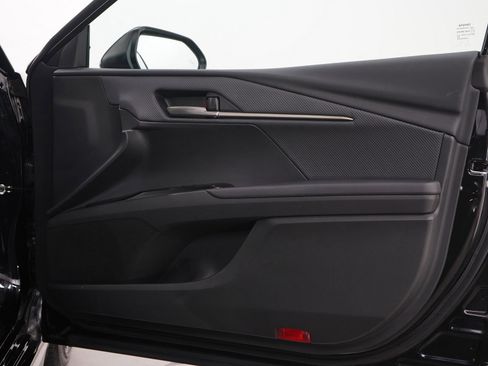 Used 2025 Toyota Camry SE image 9