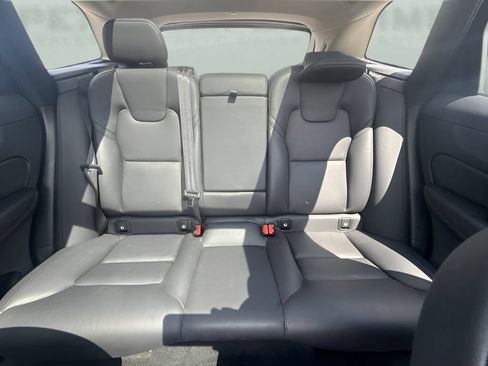 Used 2023 Volvo XC60 B5 Plus FWD image 7