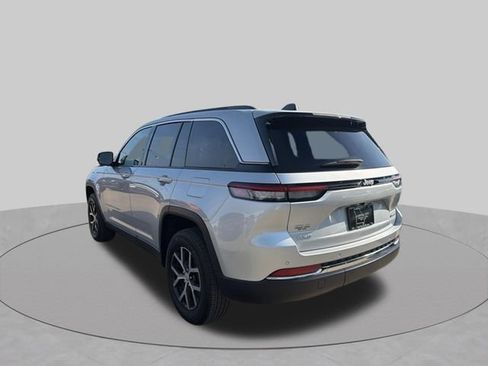 Used 2025 Jeep Grand Cherokee Limited AWD/4WD image 5