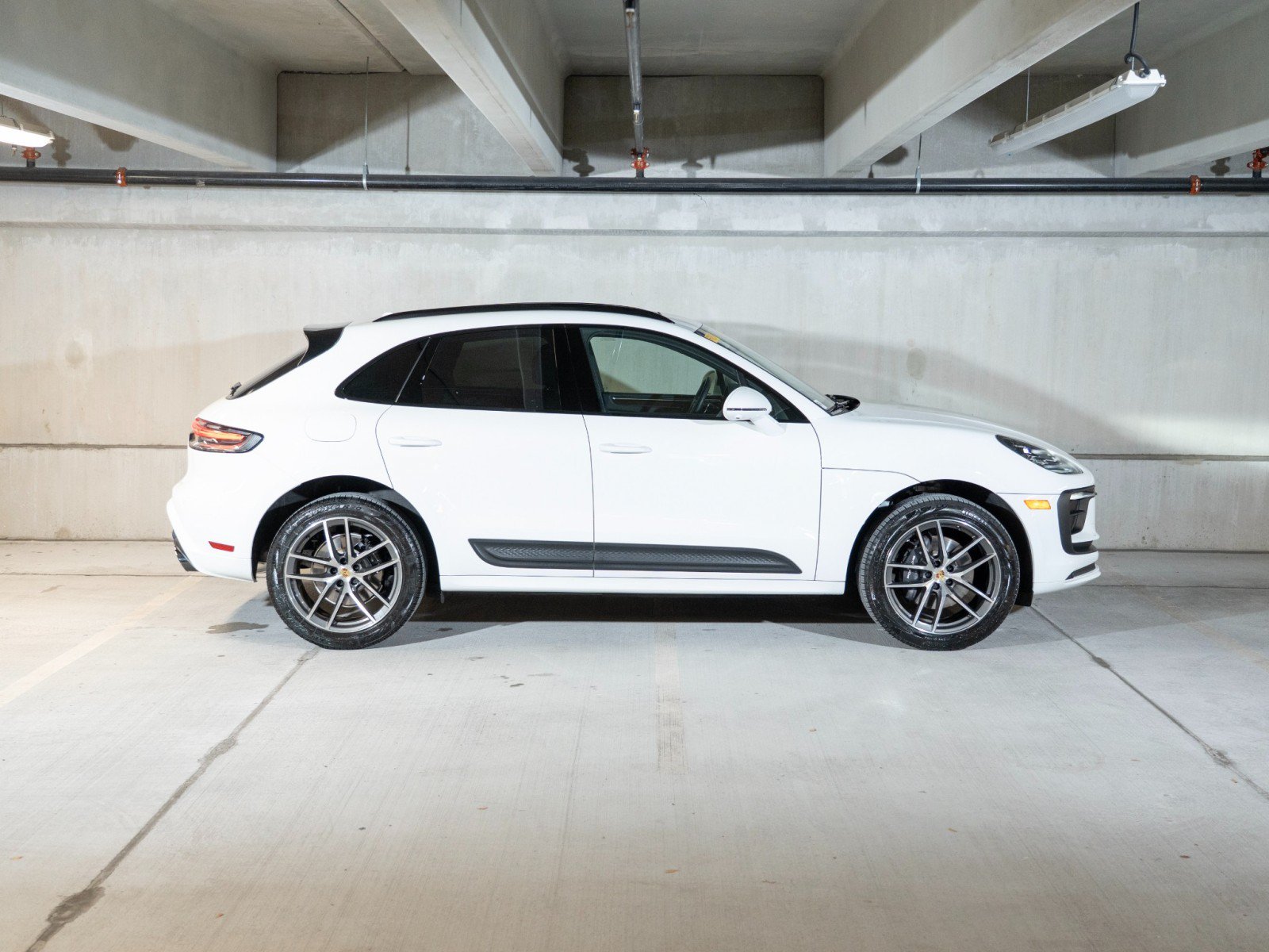 Certified 2026 Porsche Macan AWD/4WD image 8