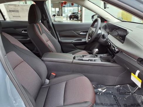New 2026 Nissan Sentra SR w/ Floor Mat Package image 6